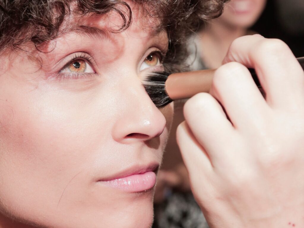 Achieving a natural-looking makeup base with the right foundation 1 achieving a natural looking makeup base with the right foundation 2